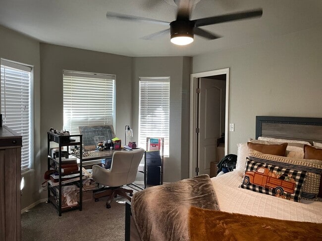Building Photo - Great 3 bedroom, 2 bath, 2 car garage home...
