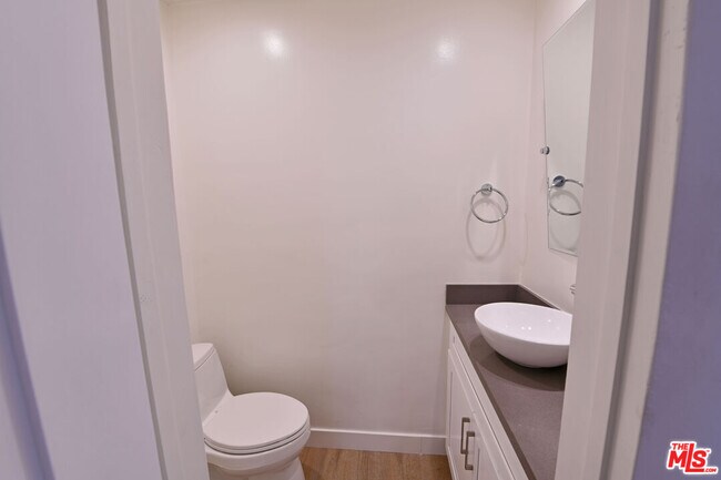 Building Photo - 136 S Palm Dr