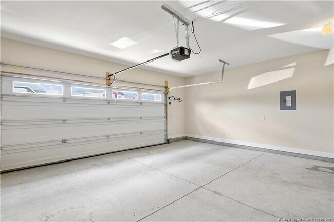 Building Photo - 1048 Ronald Reagan Drive