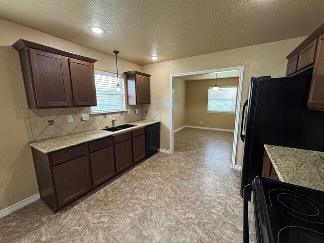 Building Photo - 360 Virtual Tour Available