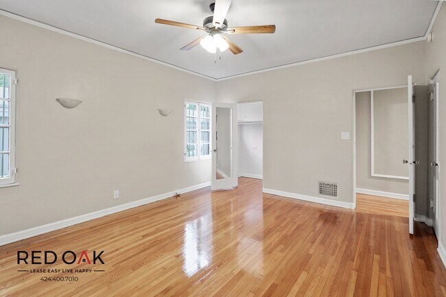 Building Photo - 206 S Martel Ave