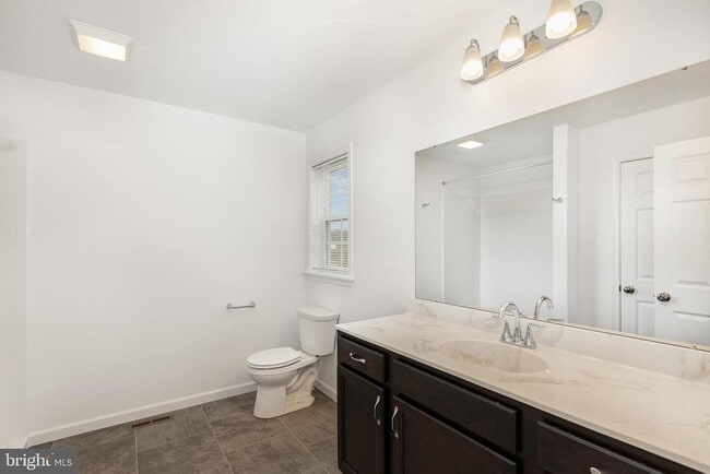 Building Photo - 7880 Briarwood Dr