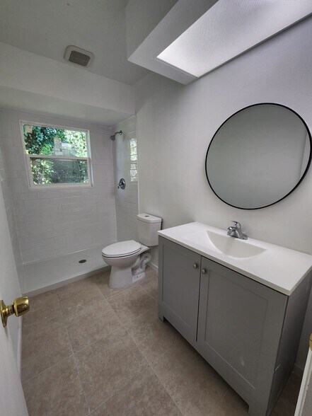 Building Photo - 2332 Achilles St