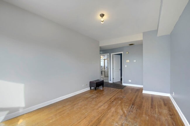 Building Photo - 7724 S Cornell Ave