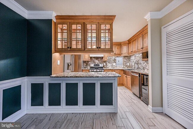 Building Photo - 1300 Army Navy Dr