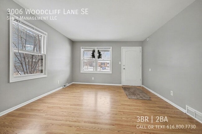 Building Photo - 3006 Woodcliff Ln SE