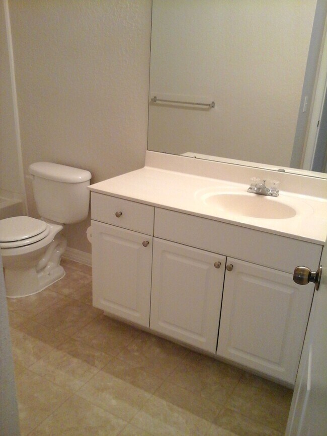 Building Photo - 1004 Hemingway Cir