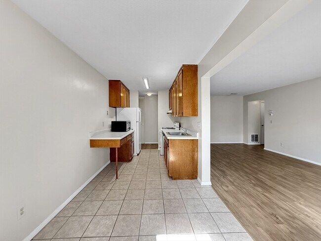 Building Photo - 32 Shrewsbury Green Dr