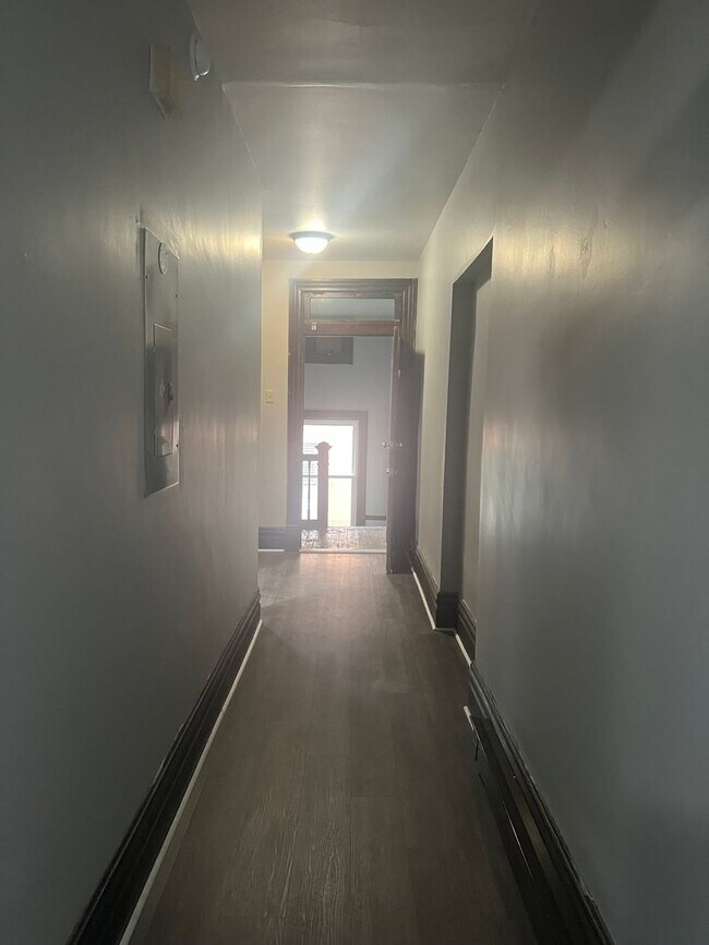 Building Photo - 1203 Reddour St