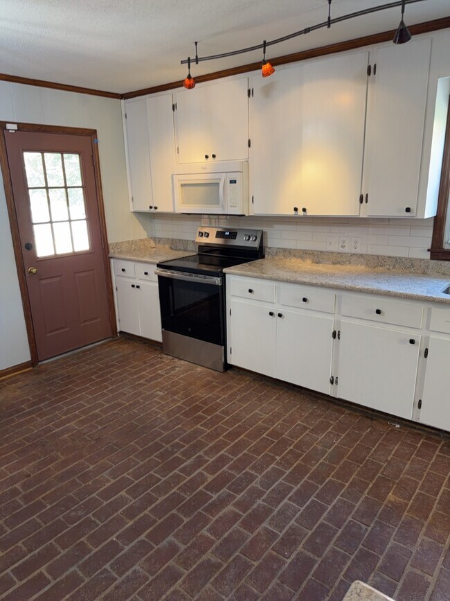 Building Photo - 4064 Johnstown Dr