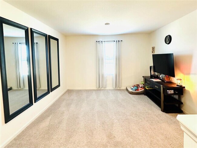 Building Photo - 1053 Ambleside Dr