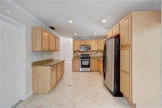 Building Photo - 110 Seminole Ln