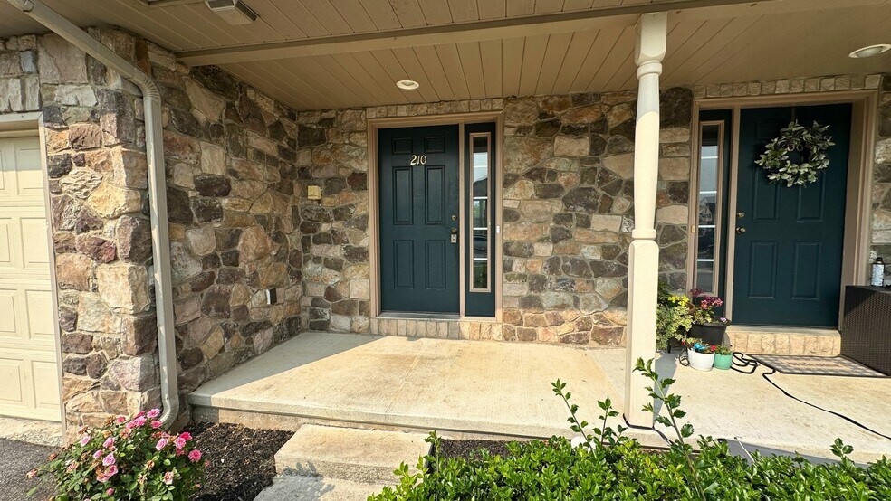 Building Photo - 210 Mount Olive Ln