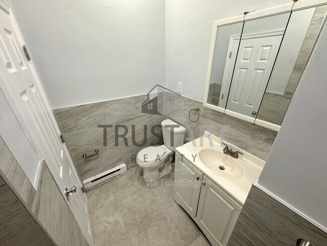 Building Photo - 2446 N 33rd St