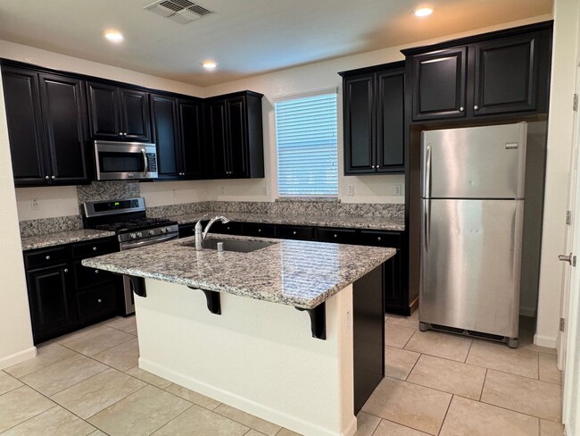 Building Photo - West Roseville home with solar - avail 5/15