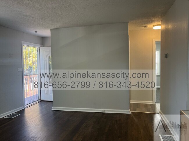 Building Photo - Section 8 OK! Garage!