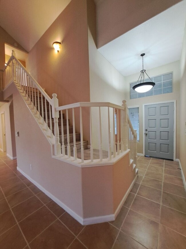 Building Photo - Stunning Large 4 Bedroom Home! Located Near Cedar & Nees!