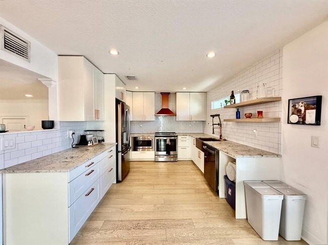 Building Photo - 162 E Davis Blvd