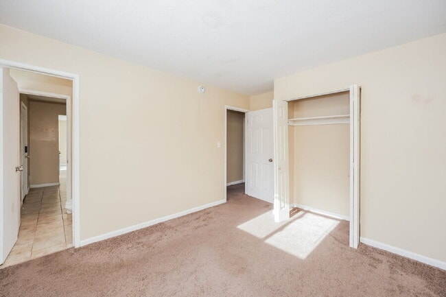 Building Photo - 25240 Sandhurst Rd