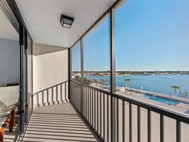 Building Photo - 7100 Sunshine Skyway Ln S