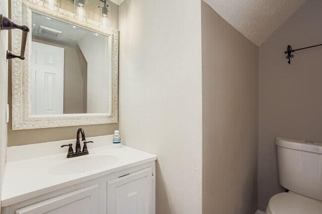 Building Photo - 4819 Brooklawn Dr