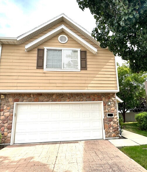 Building Photo - 561 E Purple Lilac Ln