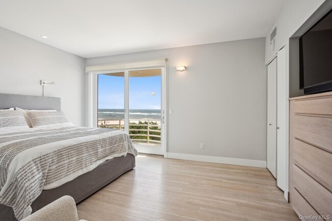 Building Photo - 681 Dune Rd