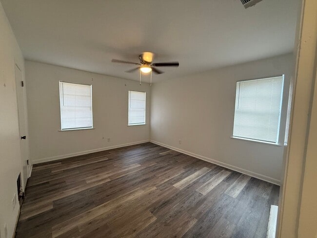 Building Photo - 1821 S Brookwood Dr