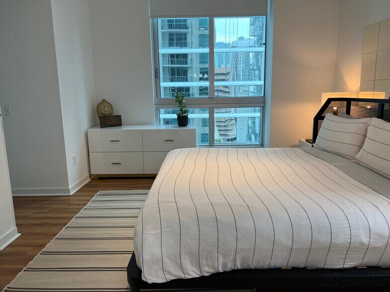 Building Photo - 300 S Biscayne Blvd