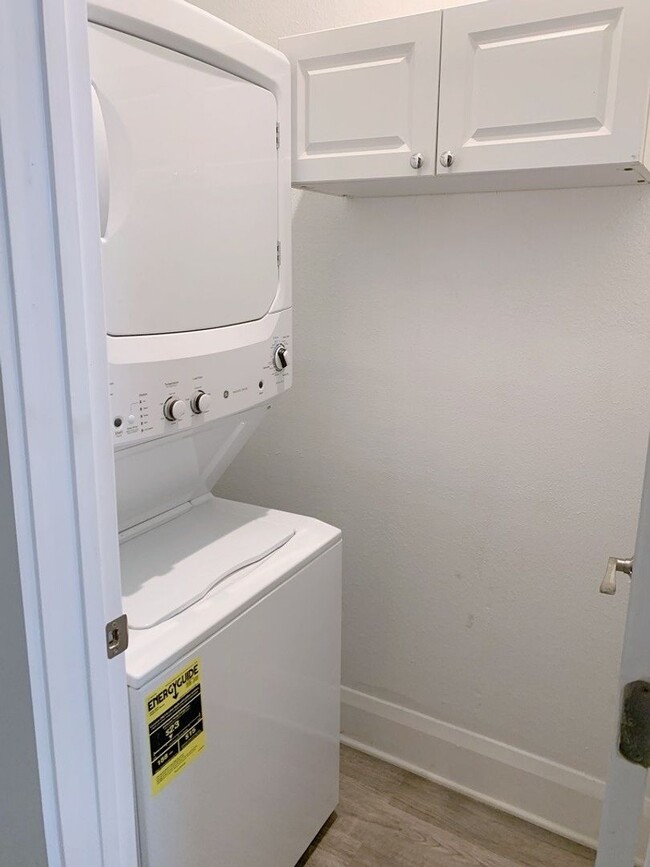 Building Photo - Charming 2-Bedroom Apartment in Prime SOHO...