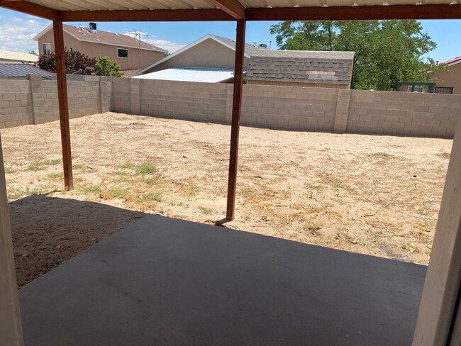 Building Photo - Beautiful 3 bedroom 2 bath in SW
