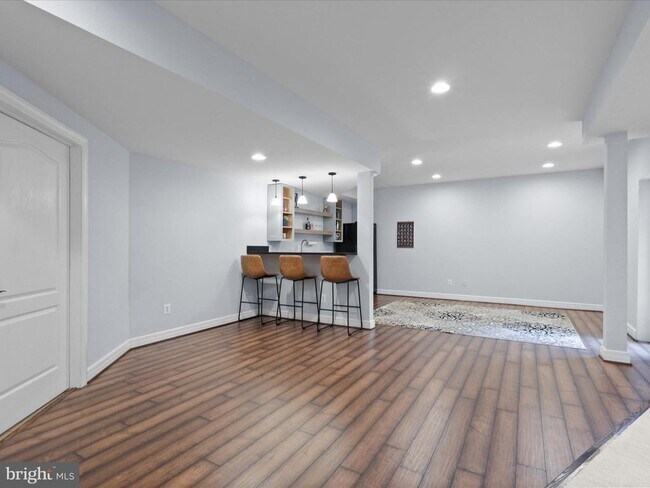 Building Photo - 904 Locust St