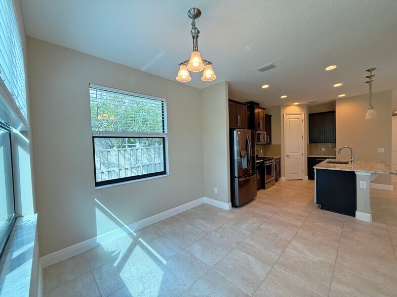 Building Photo - 2941 Casterton Dr