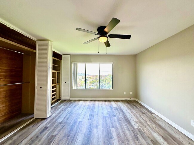 Building Photo - 821 America Way