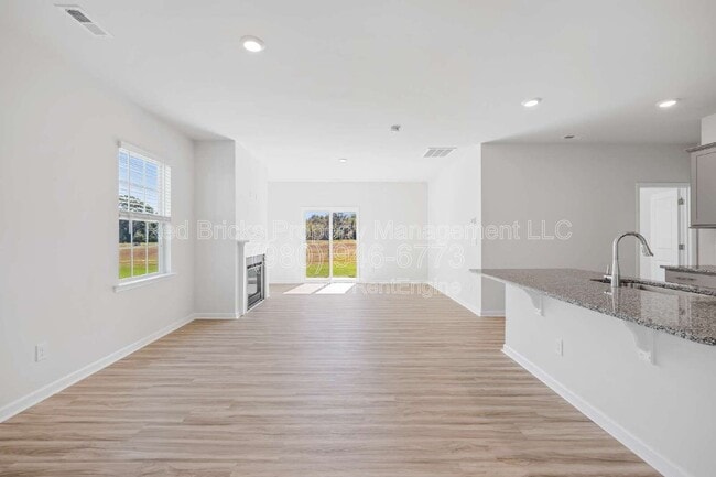 Building Photo - 1837 Vanderlyn St