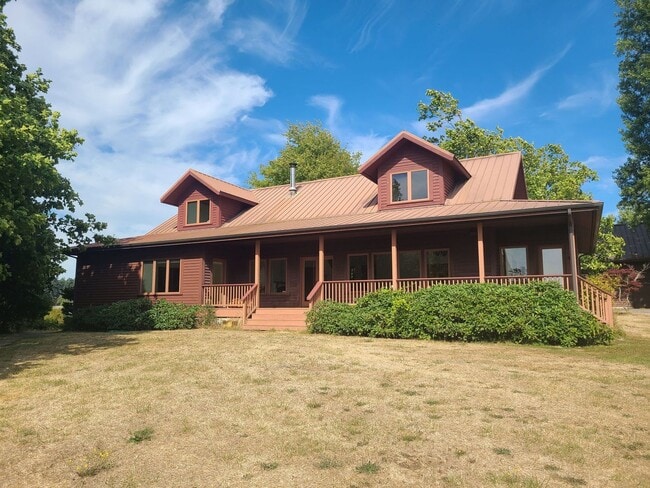 Primary Photo - Beautifully Refurbished Farmhouse with Val...