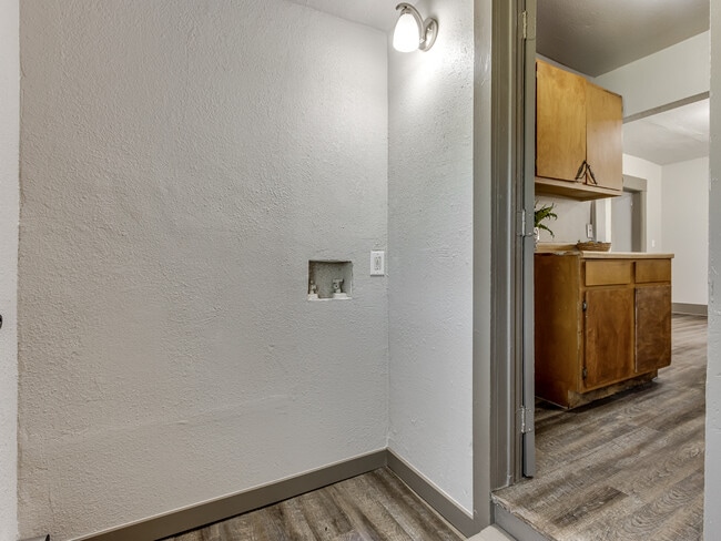 Building Photo - 145 N L Ave