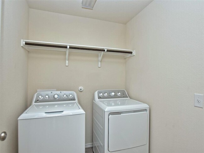 Building Photo - 21712 Gallus Dr