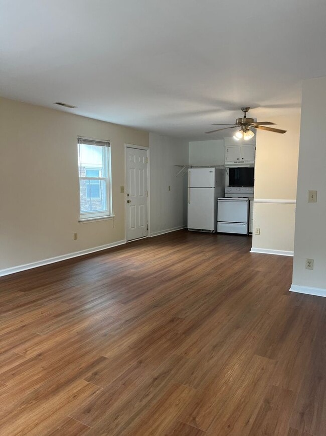 Building Photo - 2 Bedroom 2 Bath Duplex located in Dorchester 2 school district~