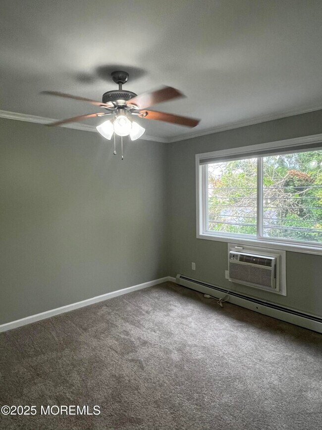 Building Photo - 35 Sternberger Ave