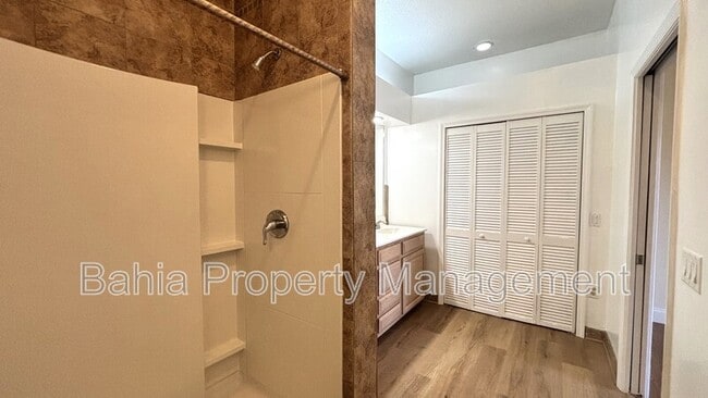 Building Photo - 7021 Della Dr