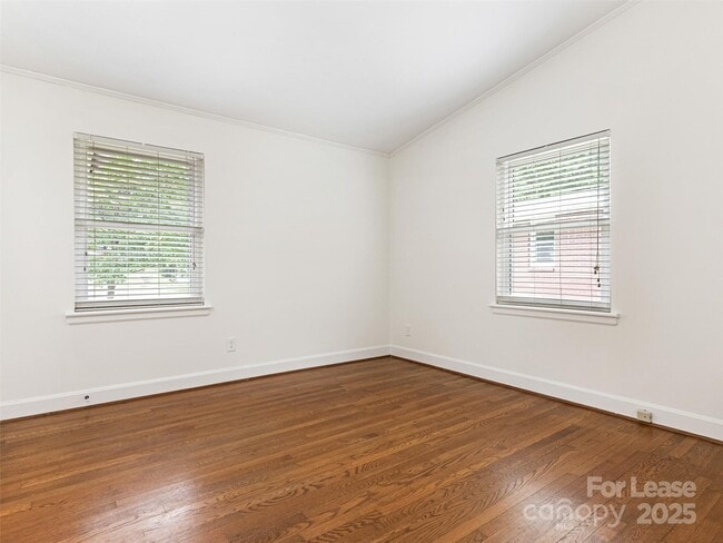 Building Photo - 553 Kenlough Dr
