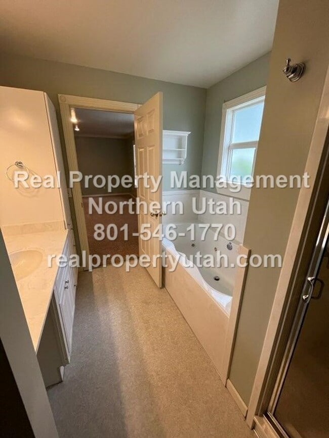 Building Photo - Adorable 5 Bedroom home in Brigham City