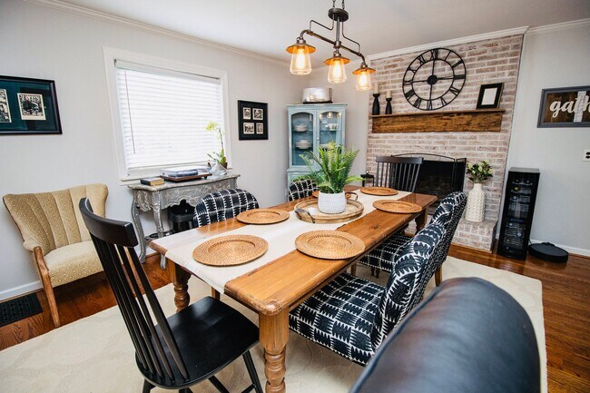 Building Photo - Stunning 3 Bedroom, 2 Bathroom in West Col...
