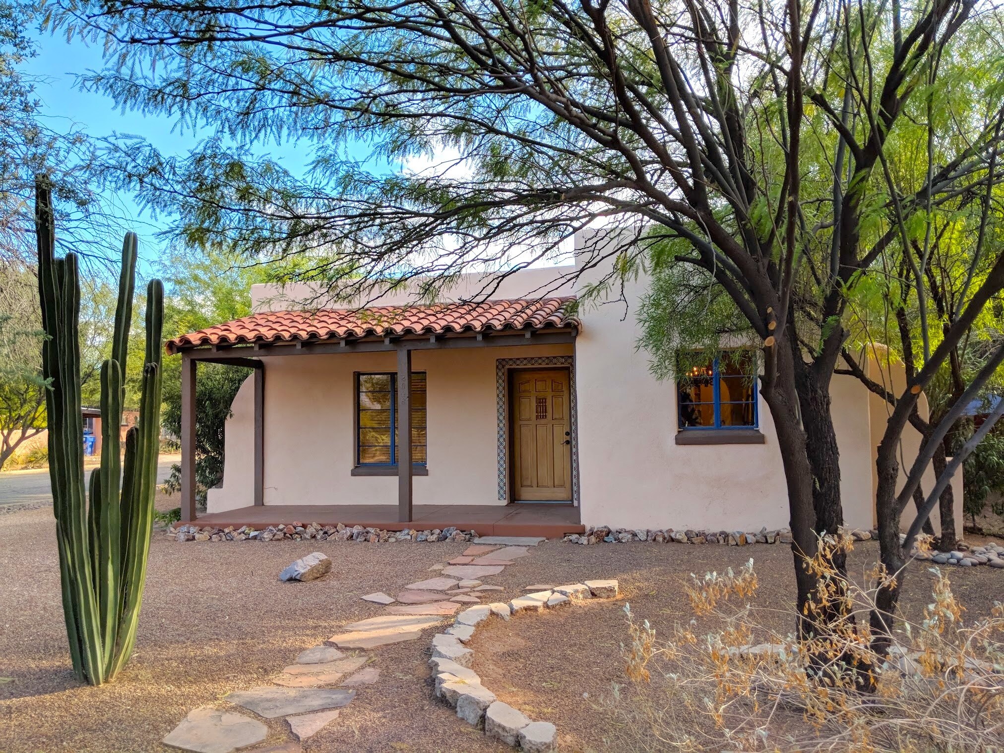 Quaint Adobe home. Two bedroom, one bath. - 2648 E Drachman St