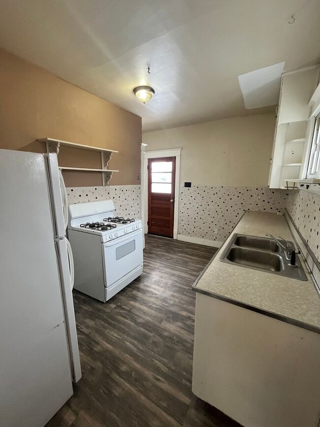 Building Photo - 3 Bedroom House in Roxana