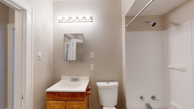 Building Photo - 11302 Parkview Ave