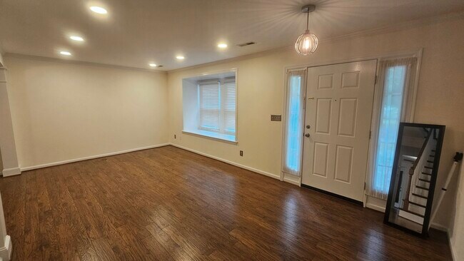 Building Photo - 3210 Gateway Cir