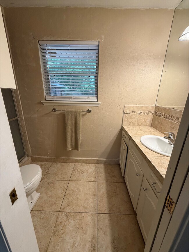 Building Photo - 5422 Spellman Rd