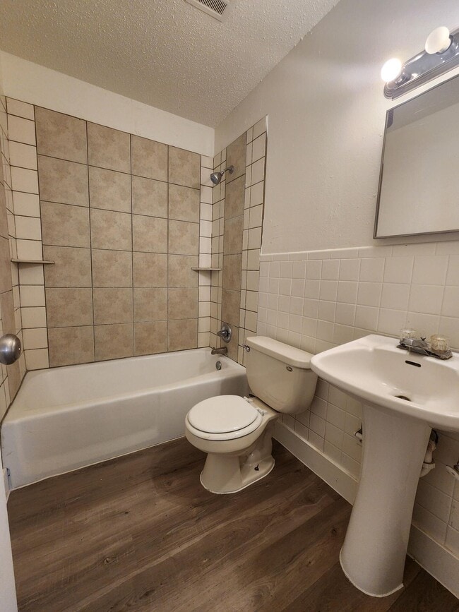 Building Photo - 609 38th St